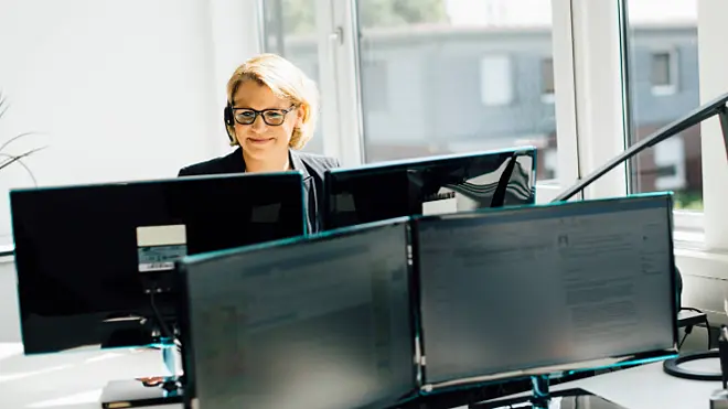 Freundliche Damen vom Vertriebsinnendienst und der Auftragssachbearbeitung