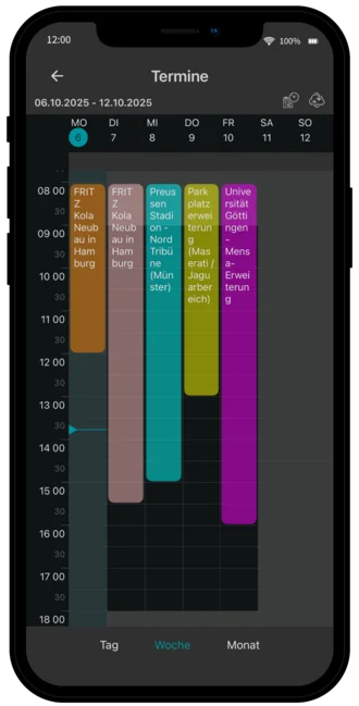 Smartphone zeigt die AppOne-Terminübersicht mit geplanten Baustellenterminen vor einem modernen Arbeitsplatz.