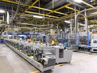 Industrieanlage mit komplexer Rohr- und Stahlkonstruktion – stellvertretend für die Anforderungen im Anlagenbau, digital gesteuert mit Pro-Bau/S® AddOne.